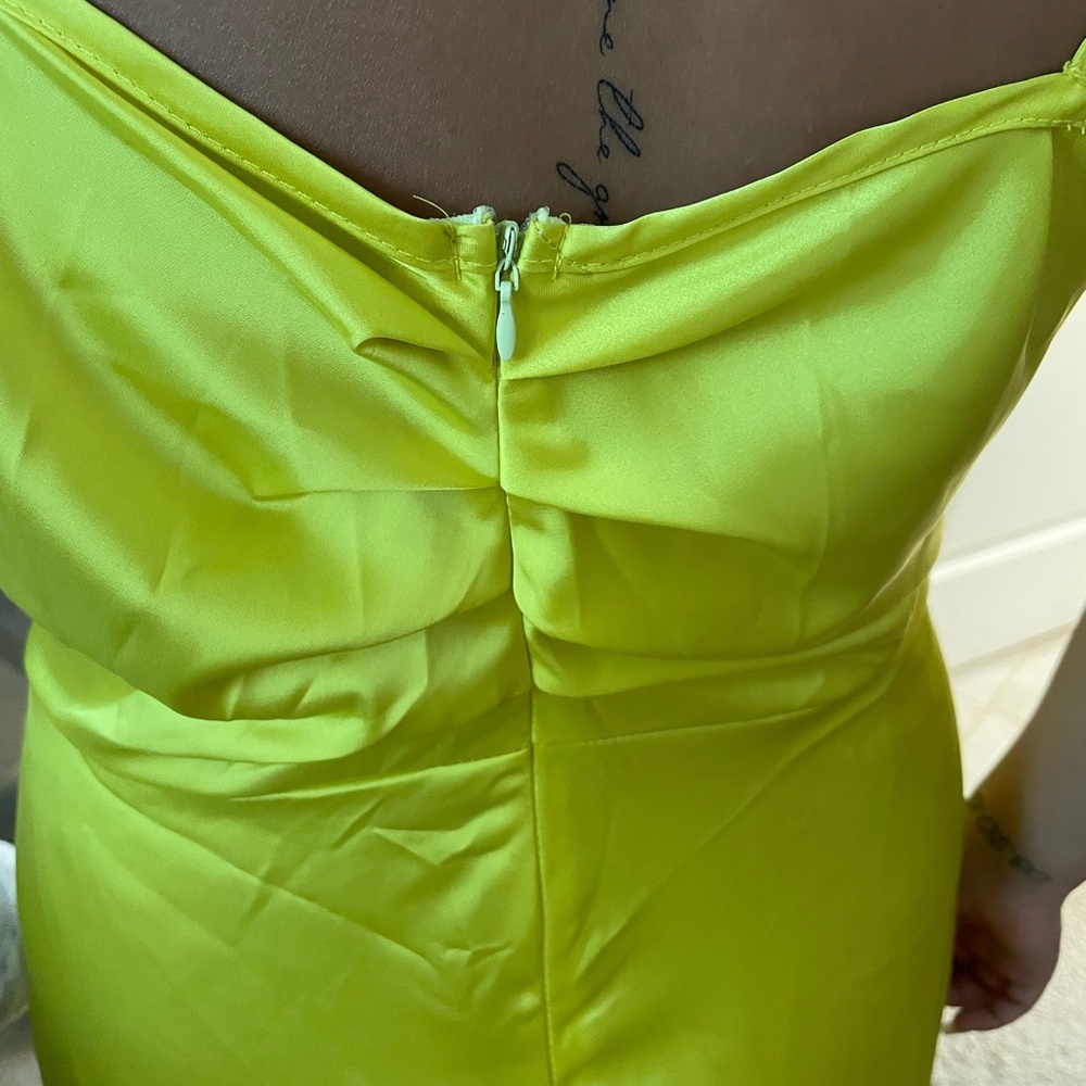 Yellow satin dress - Picture 3 of 6
